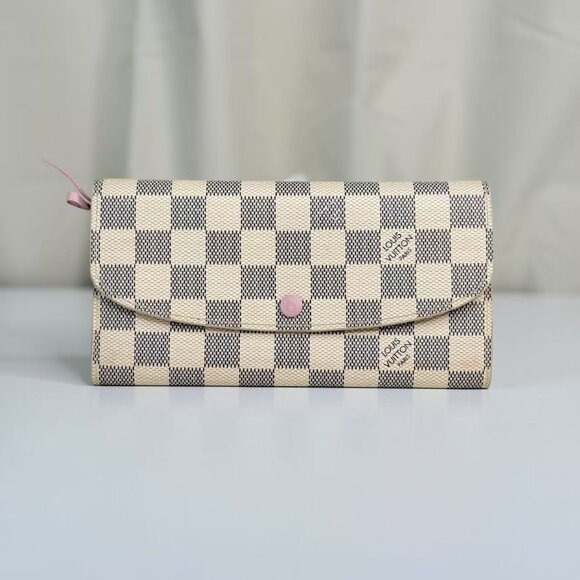 Louis Vuitton Damier Azur Wallet with Classic Checkerboard Design - Picture 1 of 7
